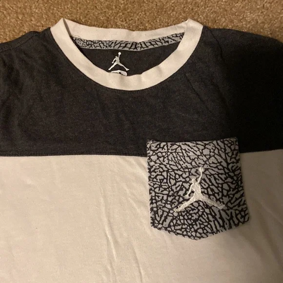 Jordan Boys Tee - Picture 2 of 4